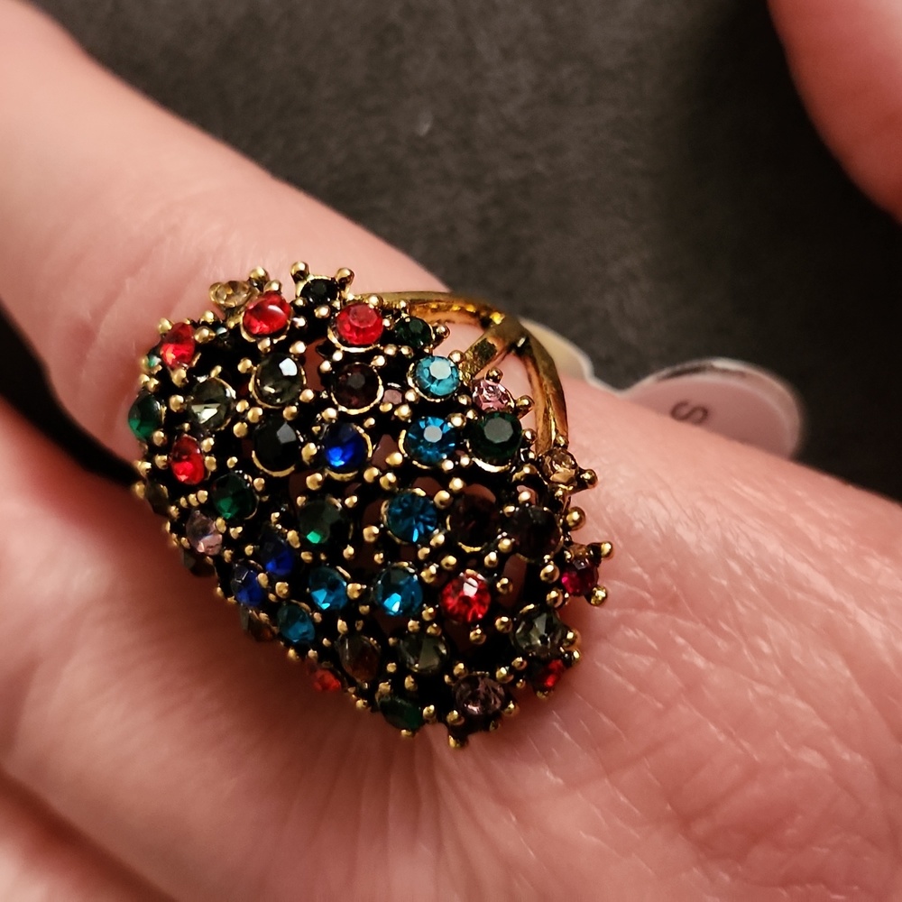 NEW- RING, SIZE 10 - Picture 3 of 9